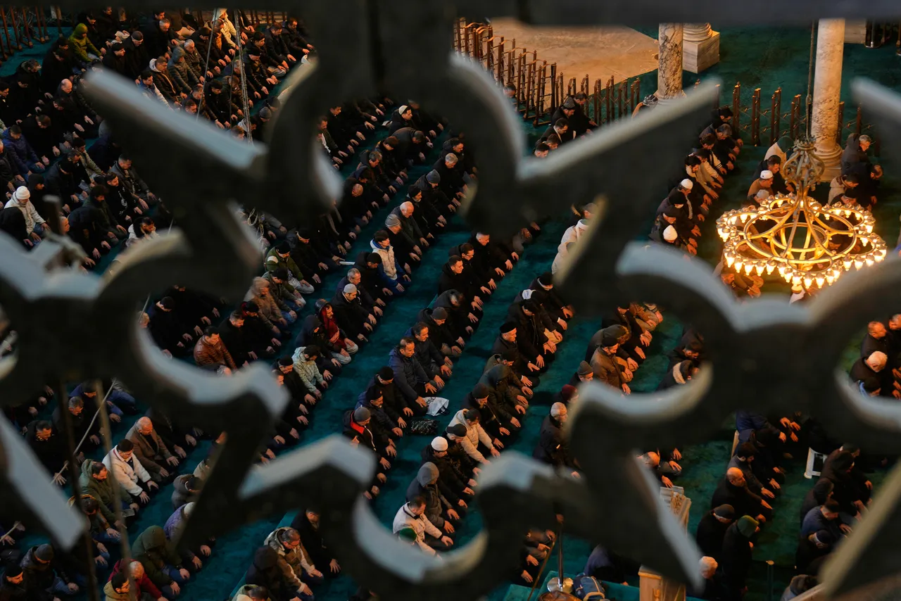 Un ponte tra modernità e tradizione: la moschea Pertevniyal