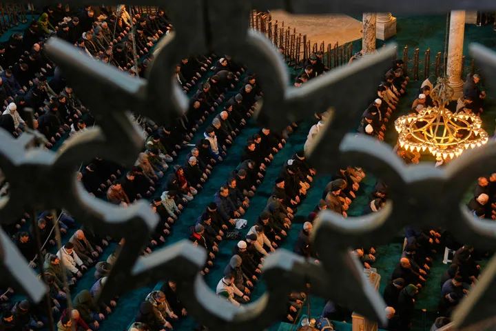 Un ponte tra modernità e tradizione: la moschea Pertevniyal