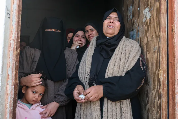 استشهاد فلسطيني برصاص الاحتلال في غزة.. وتزايد اعتداءات المستوطنين وحملات الاعتقال بالضفة