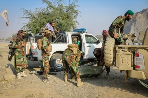 افغان او پاکستاني ځواکونو د یکشنبې په ورځ د خپلې پولې په اوږدو کې نښتې وکړې