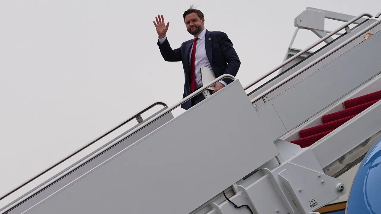 米イラン協議継続の中、ヴァンス副大統領が中東での長期戦を否定