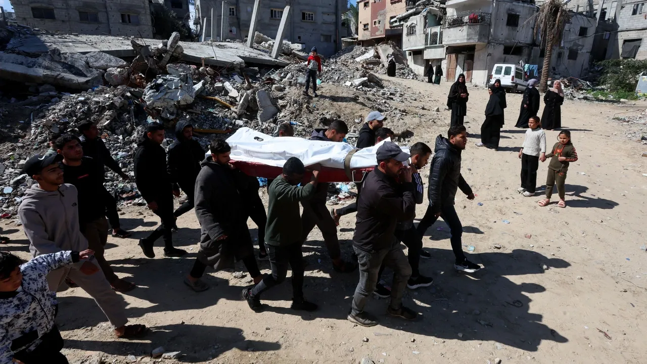 غزة.. 7 شهداء بينهم شرطي برصاص وقصف جيش الاحتلال رغم سريان وقف النار