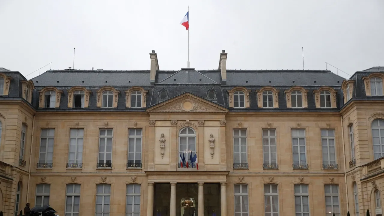 Três vão a julgamento por roubo de porcelana no valor de 437 mil dólares do Palácio do Eliseu