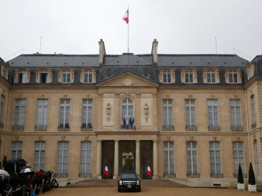 Três vão a julgamento por roubo de porcelana no valor de 437 mil dólares do Palácio do Eliseu