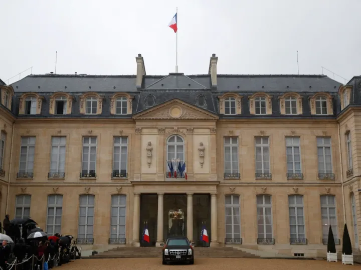 Três vão a julgamento por roubo de porcelana no valor de 437 mil dólares do Palácio do Eliseu