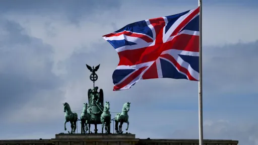 Британия отозвала дипломатов из Ирана