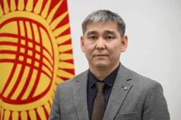 Кыргызстанда саламаттык сактоо министри кызматына Түркиянын бүтүрүүчүсү Дамирбек Осмонов дайындалды