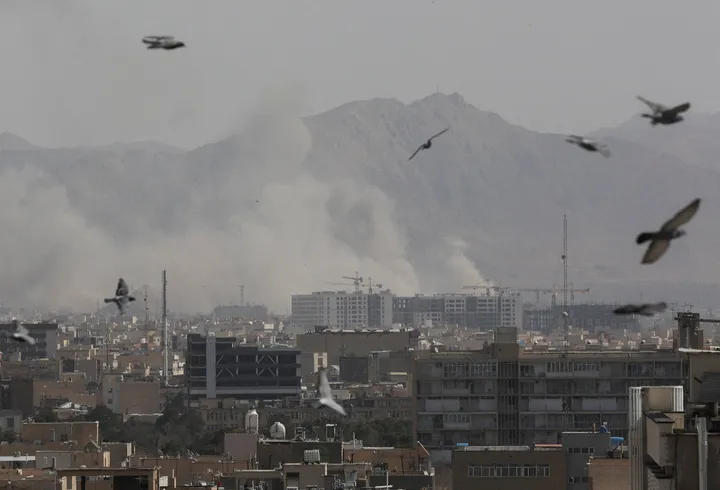 Sulmi ndaj Iranit vjen mes negociatave bërthamore. Çfarë pritet të ndodhë më pas?