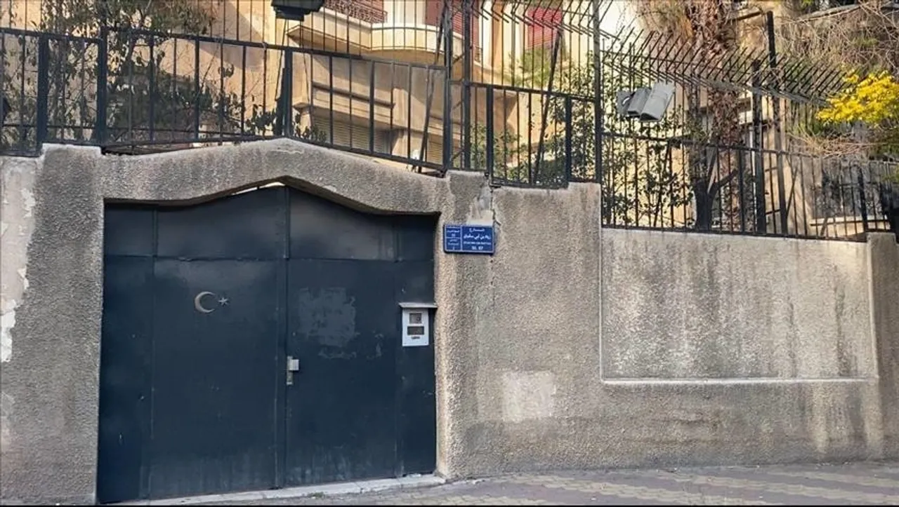 Türkiye u bën thirrje shtetasve të qëndrojnë në zona të sigurta pas sulmeve Izrael-ShBA