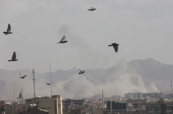 Serangan ke Iran terjadi di tengah negosiasi nuklir. Apa yang akan terjadi selanjutnya?