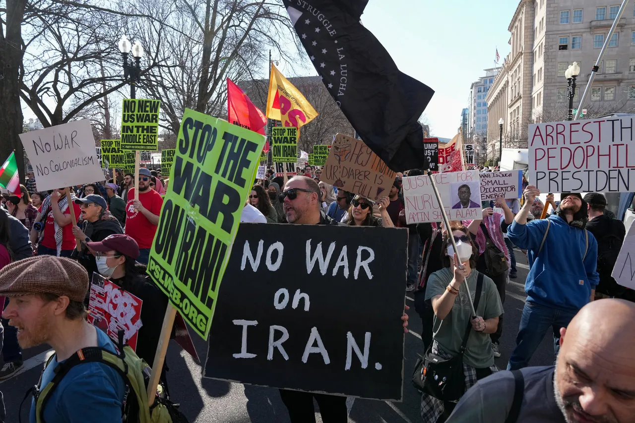 Mort de Khamenei: des milliers d’Américains manifestent contre la guerre