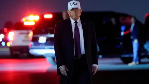 Трамп призвал иранцев свергнуть власть