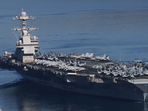 Maior porta-aviões do mundo chega às costas israelitas no âmbito do reforço militar dos EUA