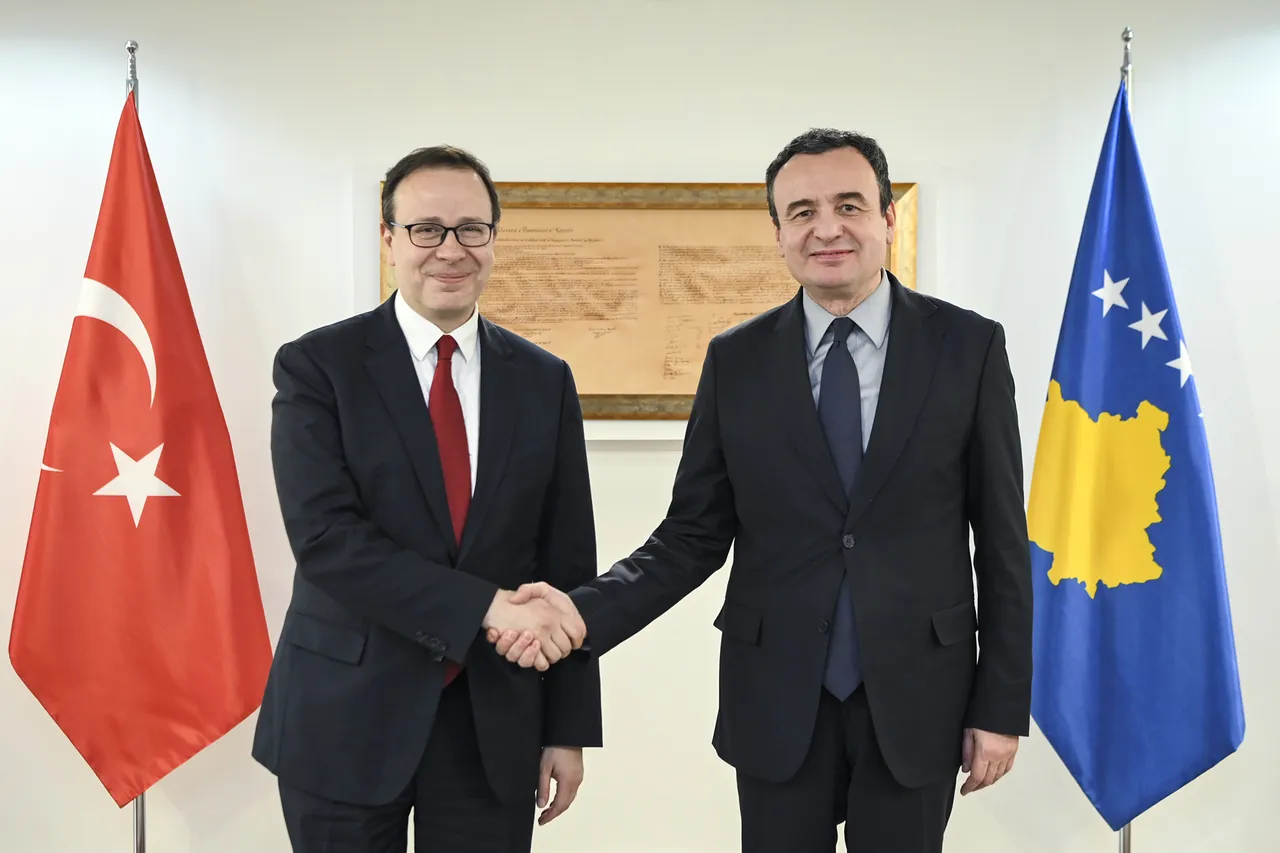 Kryeministri Kurti takoi Ambasadorin e Türkiyes në Kosovë, Angili