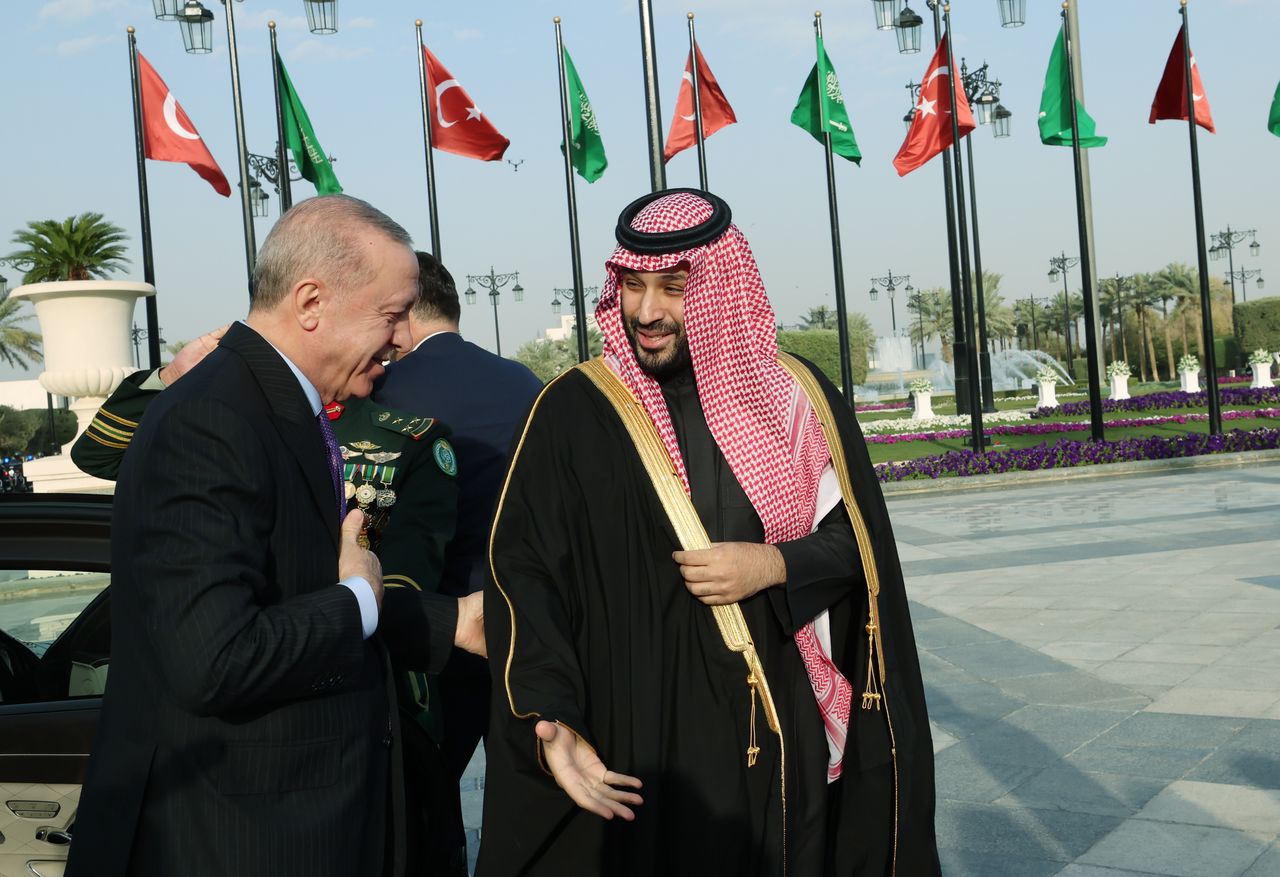 Erdogan arranca su gira regional reuniéndose con Mohammed bin Salman en ...