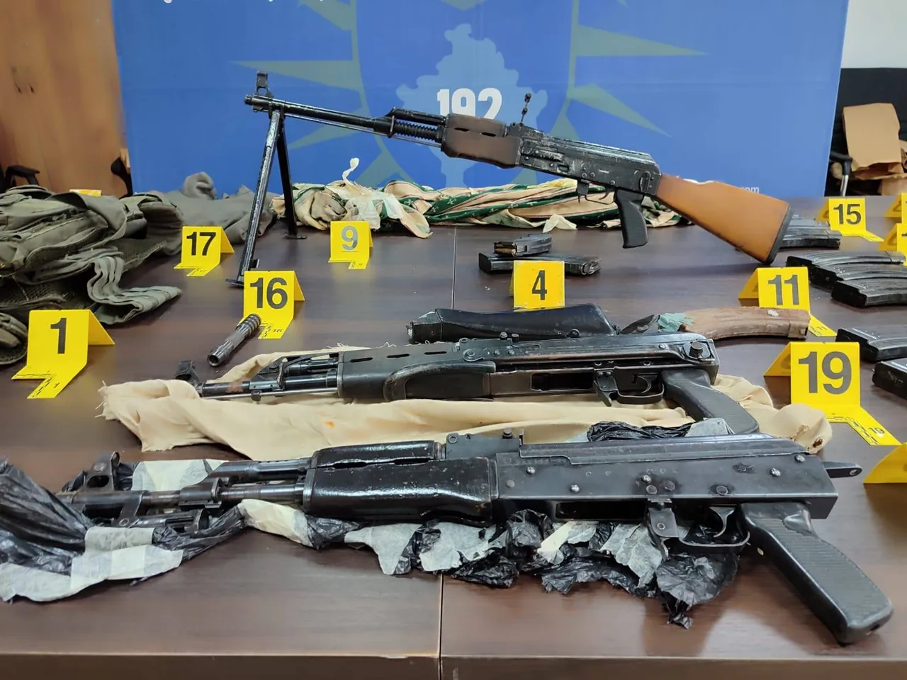 Policia e Kosovës gjen përsëri armë, municion dhe mjete tjera ilegale në veri