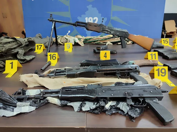 Policia e Kosovës gjen përsëri armë, municion dhe mjete tjera ilegale në veri