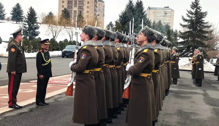 भारत के शीर्ष सैन्य प्रमुख रक्षा वार्ता के लिए आर्मेनिया के दौरे पर हैं।
