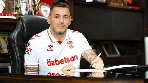 Ekipi turk Sivasspor transferon sërish në skuadrën e tij golashënuesin shqiptar Rey Manaj