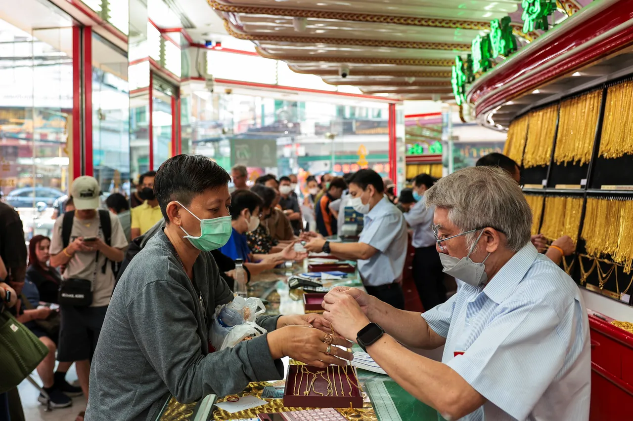 Pengusaha emas Thailand adakan mesyuarat tergempar susulan turun naik harga