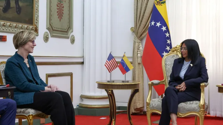 Presidente interina da Venezuela, Delcy Rodríguez, reúne-se com enviado dos EUA
