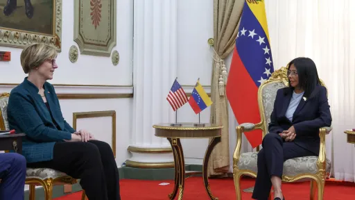 Venesuêla ilbaşı wazıyfaların waqıtlıça başqaruçı Delsi Rodriges AQŞ ilçese belän oçraştı