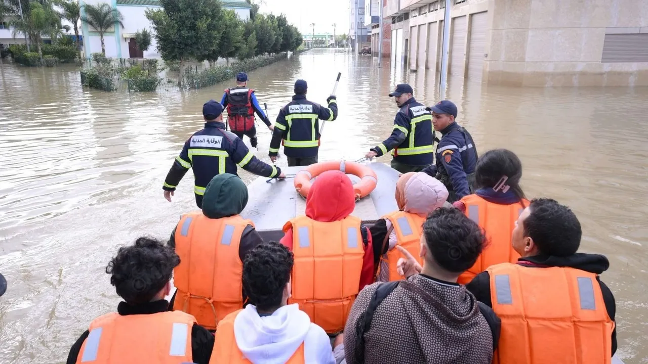 فيضانات المغرب... إخلاء كامل لمدينة القصر الكبير وتحذير من "المستوى الأحمر" بمدن الشمال