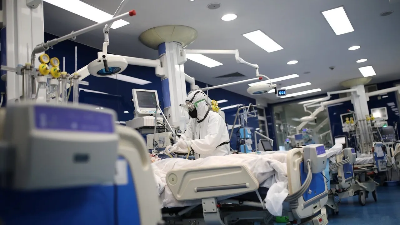 Латвия массово увольняет русских врачей?