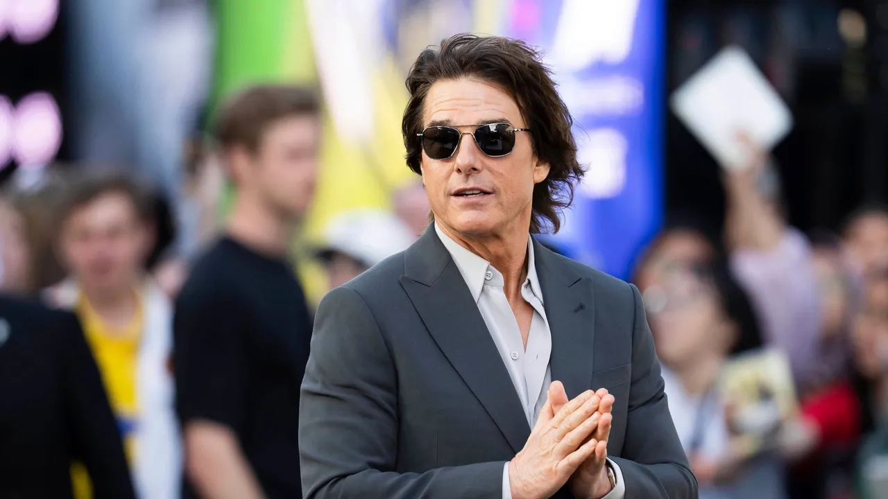 Tom Kruz, Londondagı yortı urnaşqan rayonda talaw bulğannan soñ, küçengän