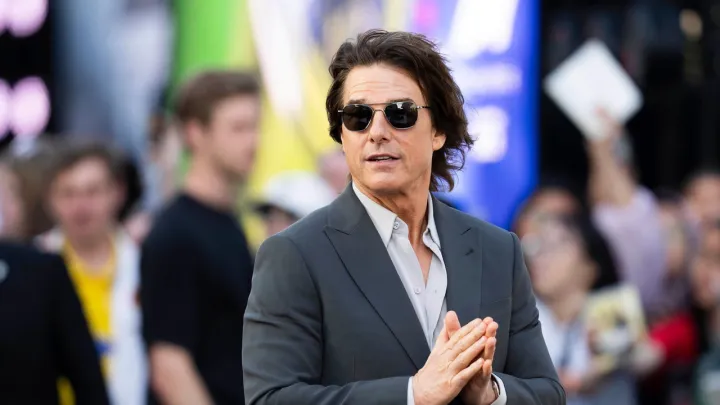 Tom Kruz, Londondagı yortı urnaşqan rayonda talaw bulğannan soñ, küçengän