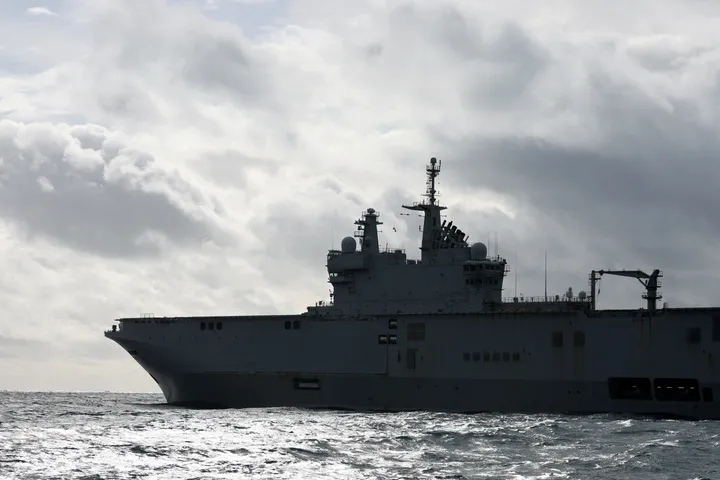 فرانسه برای تقویت حضور نظامی، ناو هلیکوپتربر به مدیترانه می‌فرستد