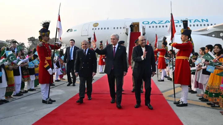 Токаев подписал 37 соглашений с Пакистаном