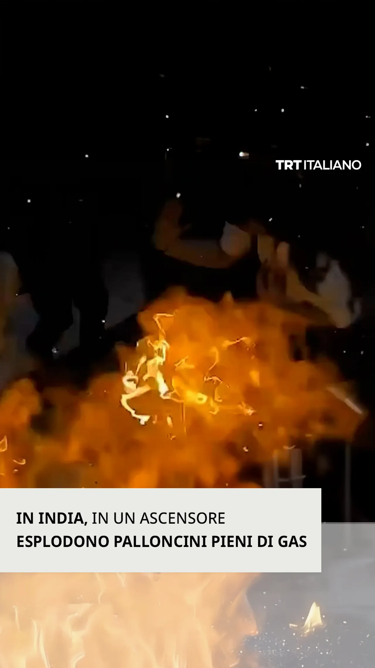 In India, palloncini pieni di gas sono esplosi all’interno di un ascensore
