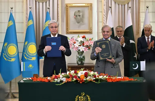पाकिस्तान और कजाकिस्तान ने संबंधों को मजबूत करने के लिए 37 समझौतों पर हस्ताक्षर किए