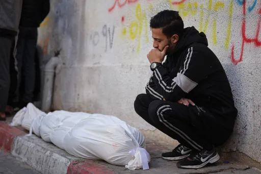 Violencia en Gaza continúa pese al alto el fuego, mientras Israel devuelve 54 cuerpos de palestinos