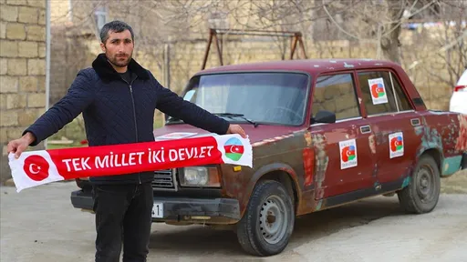 Həmrəyliyin simvoluna çevrilən qırmızı avtomobil