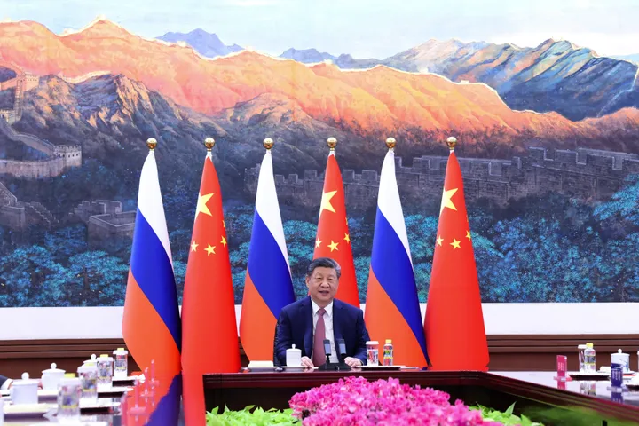 چین د اټومي وسلو د کنټرول تړون له پای ته رسېدو وروسته د امریکا او روسیې ترمنځ د خبرو اترو غوښتنه کوي