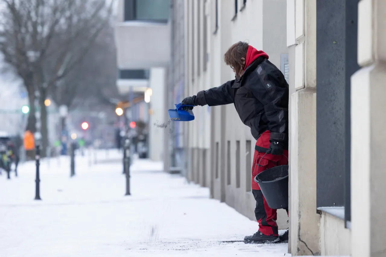 Ijzel in het noorden zet het leven in een klem, met weer een code rood