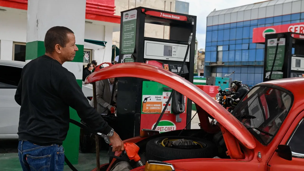 Rusiyä, AQŞnıñ basımına qaramastan, Kubağa neft ağımın däwam itterergä wäğdä birde