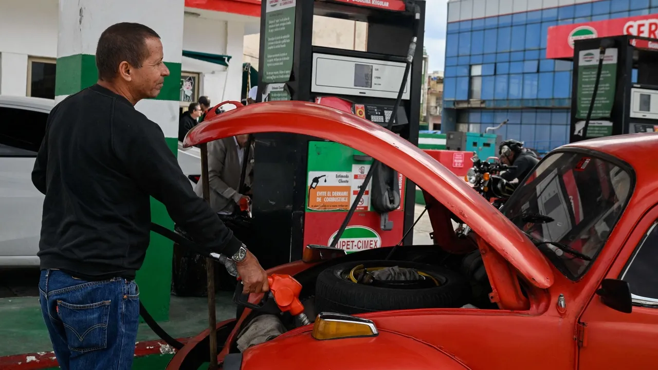 Rússia promete continuar a fornecer petróleo a Cuba em meio ao aumento da pressão dos EUA