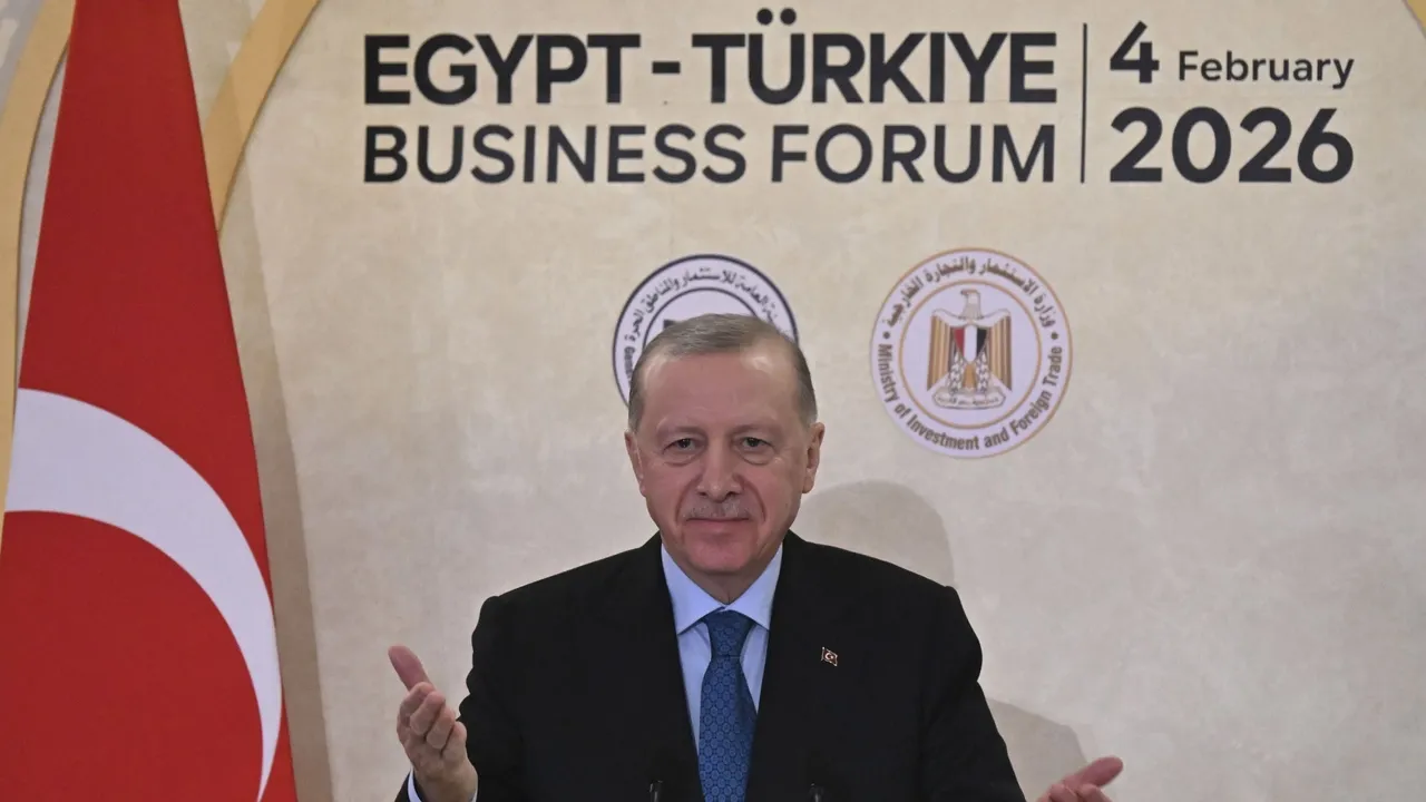 Fórum Türkiye-Egito: Erdogan quer cooperação para combater protecionismo e impulsionar prosperidade