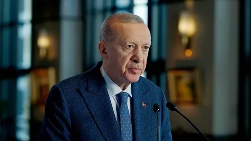 Erdogan commémore le séisme et assure que la Türkiye a tenu sa promesse de reconstruction
