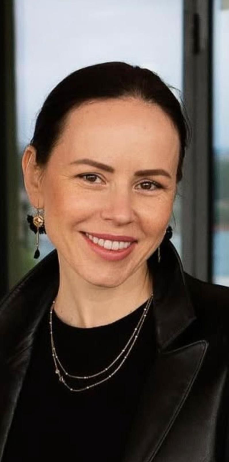 Ева Хозяева