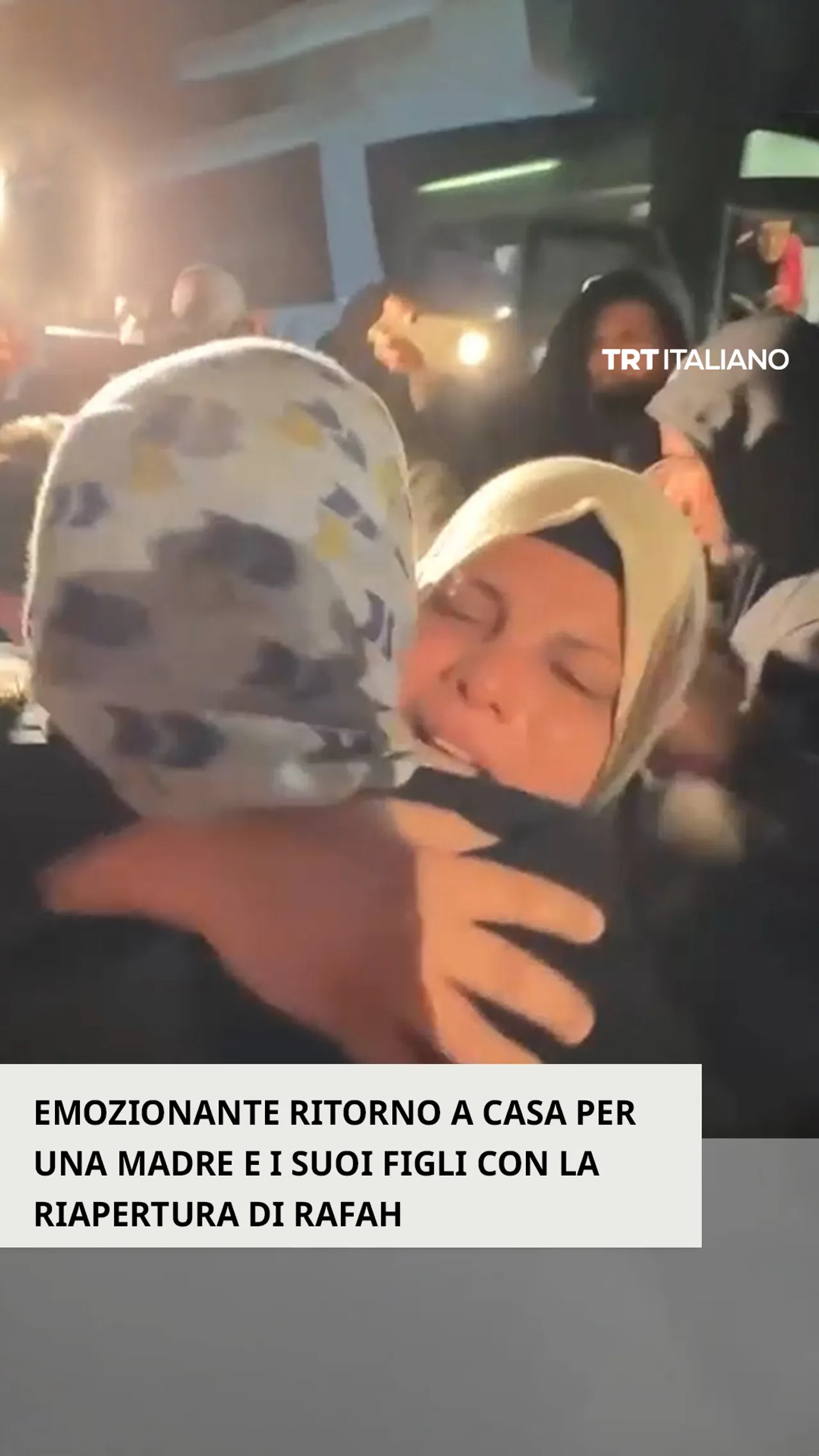 Commovente ricongiungimento: la madre torna a Gaza attraverso il valico di Rafah riaperto