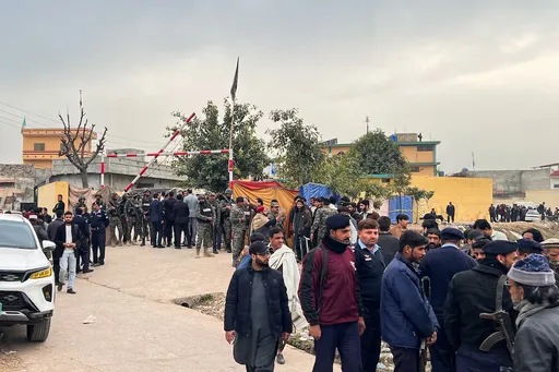 Взрыв в пакистанской мечети: погибли десятки человек