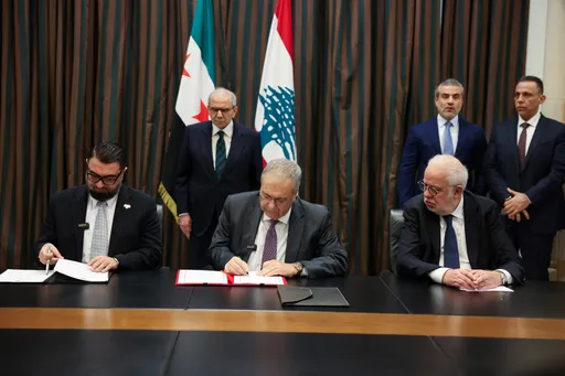 لبنان وسوريا يوقعان اتفاقاً لتسليم نحو 300 سجين سوري