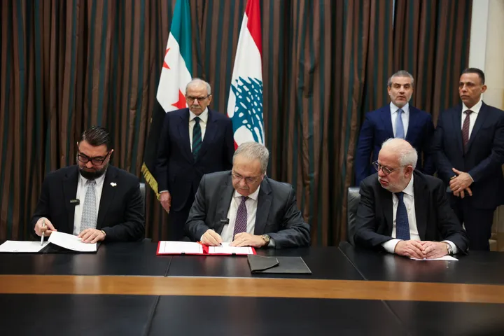 لبنان وسوريا يوقعان اتفاقاً لتسليم نحو 300 سجين سوري