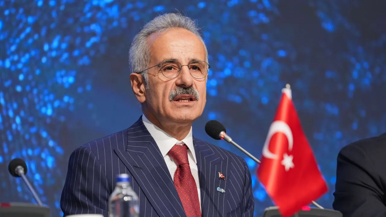 اورال‌اوغلو: تاکنون ۷۹٫۴ میلیارد لیر برای بازسازی مناطق آسیب‌دیده از زلزله‌های ۶ فوریه هزینه شده است