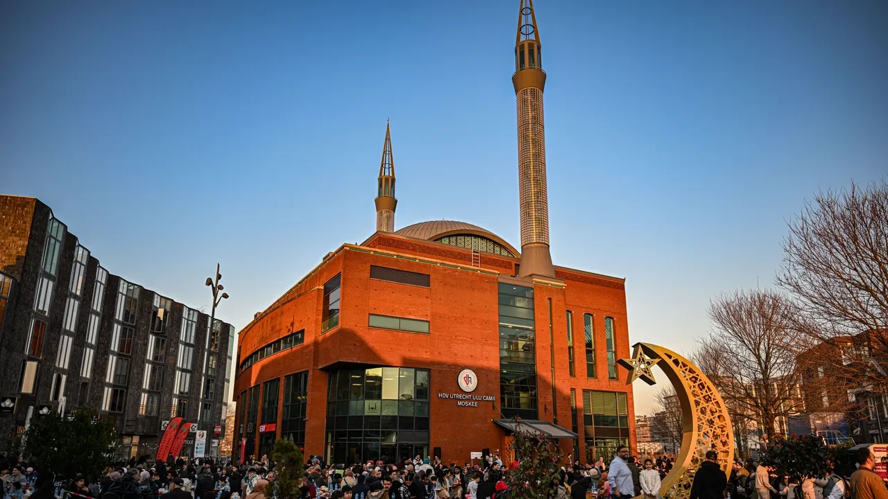Dez municípios dos Países Baixos multados por violarem a privacidade de comunidades muçulmanas