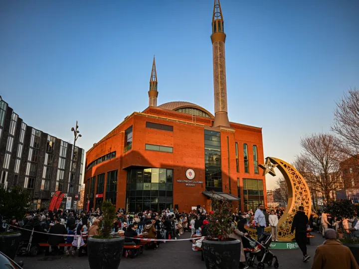 Dez municípios dos Países Baixos multados por violarem a privacidade de comunidades muçulmanas